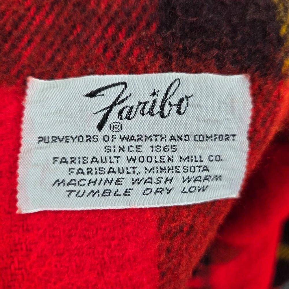 VTG FARIBO 100% WOOL THROW BLANKET 50 x 38 Faribault Woolen Mills‎ USA Red Plaid